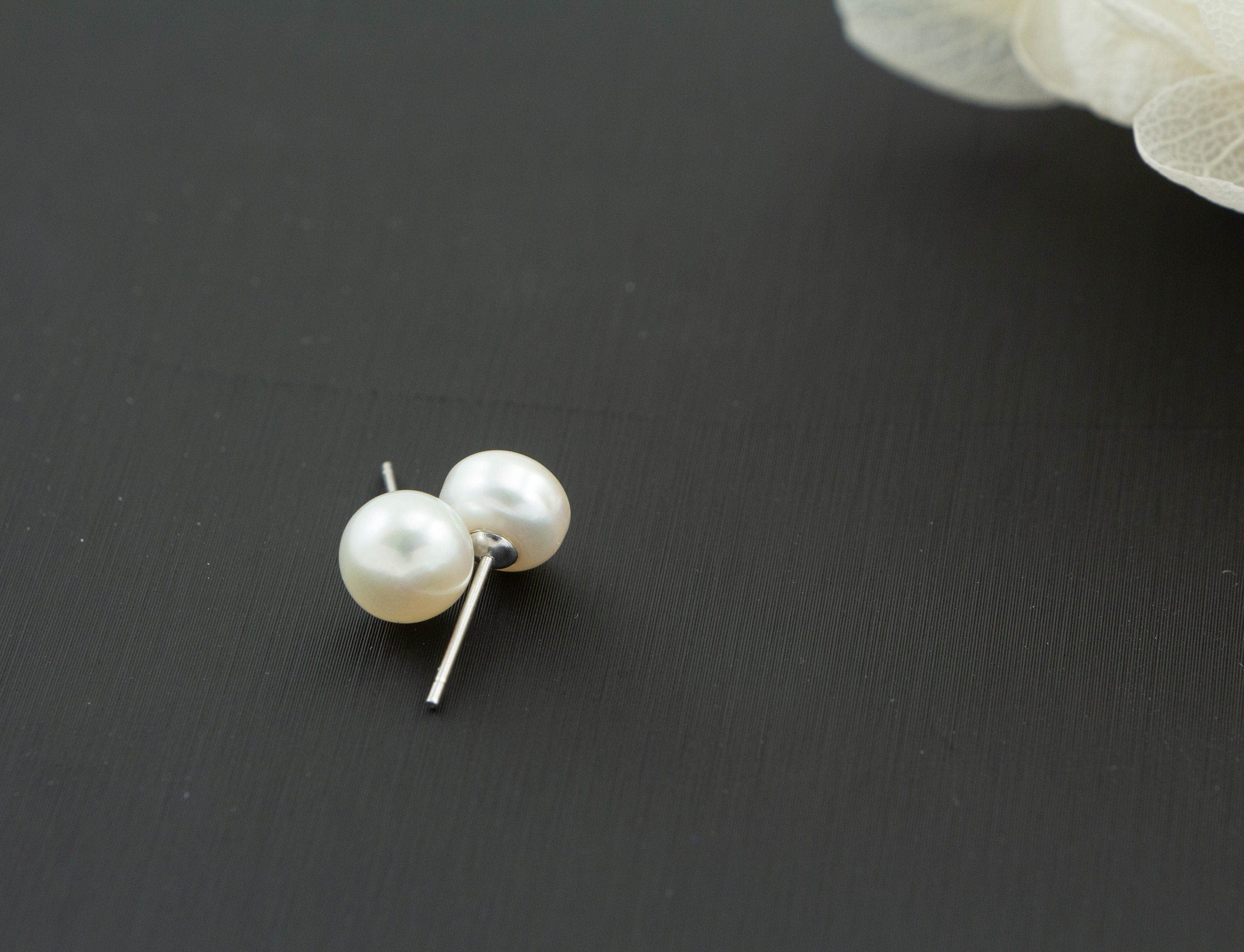 Freshwater pearl stud earrings