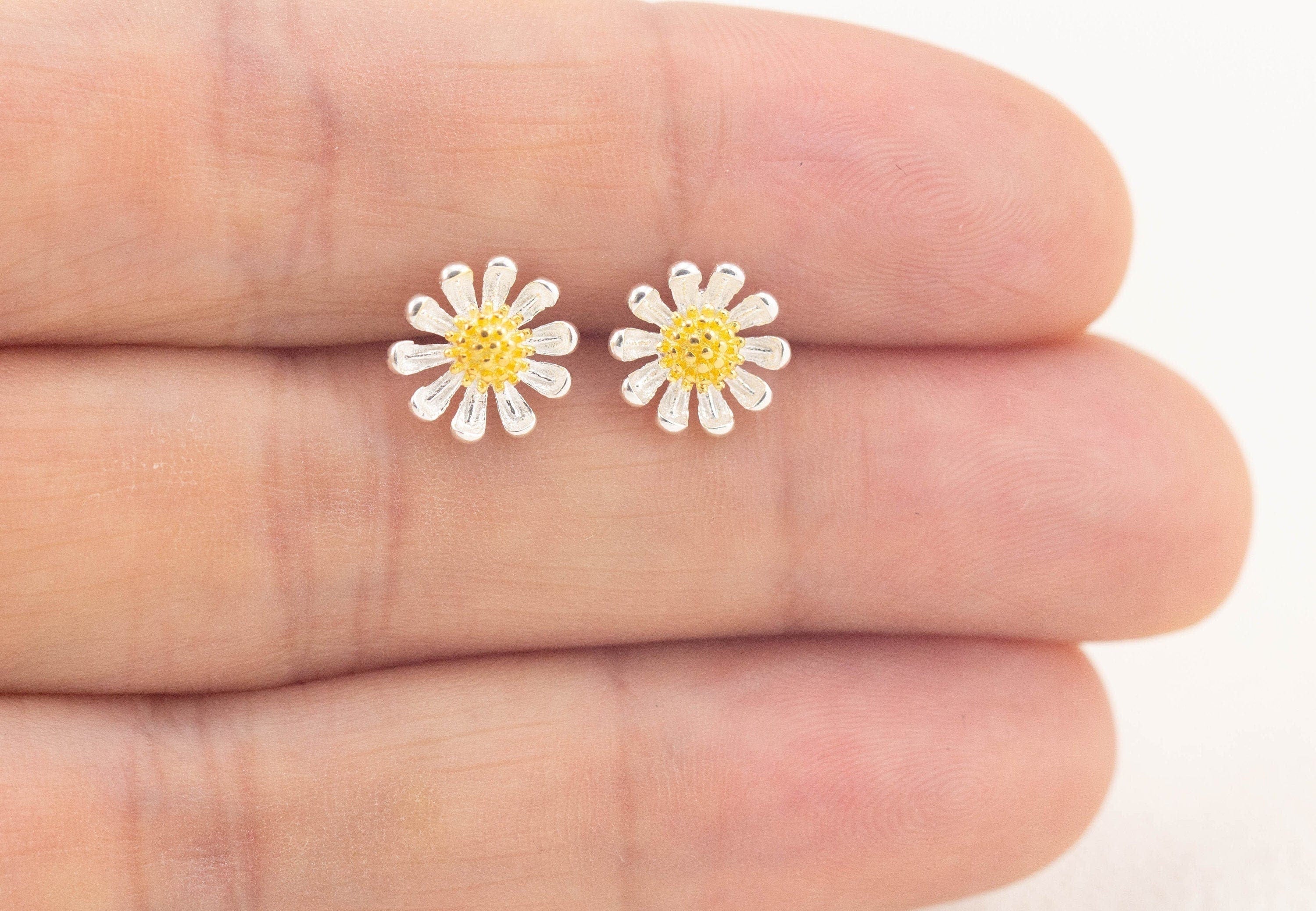 flower stud earrings